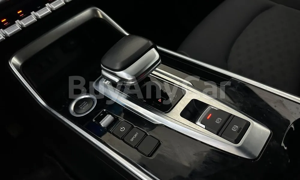 Vehicle photo 10