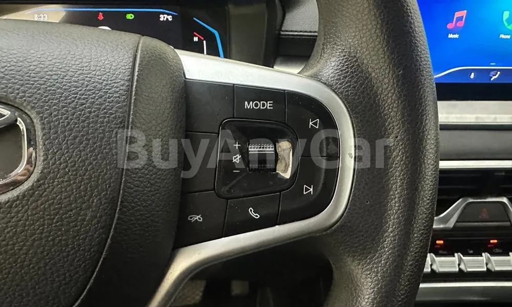 Vehicle photo 14