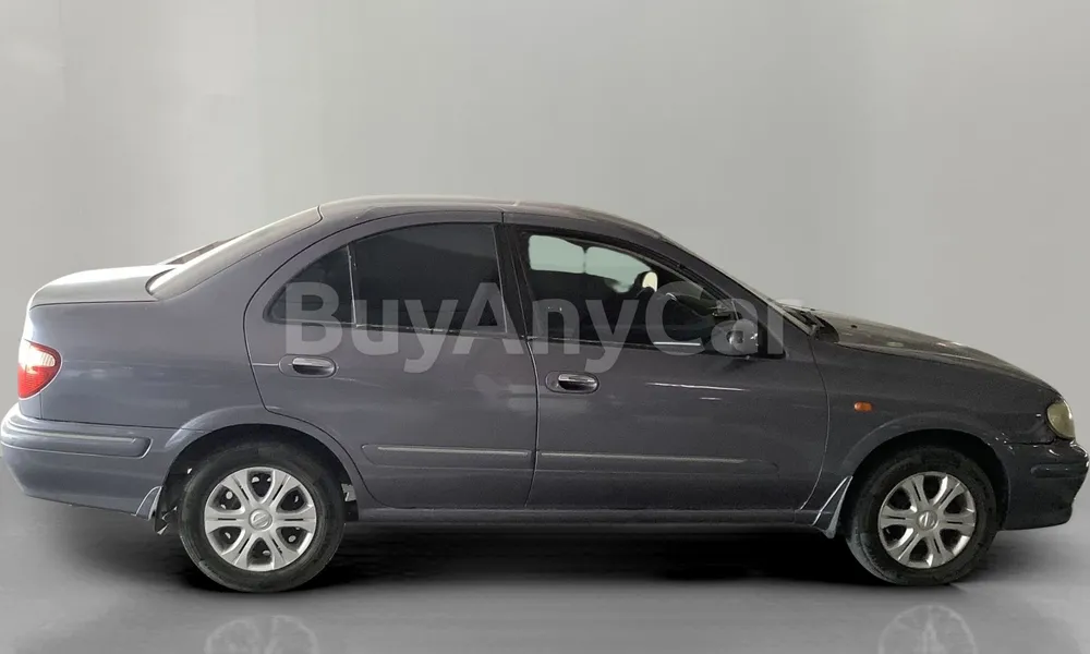 Vehicle photo 3