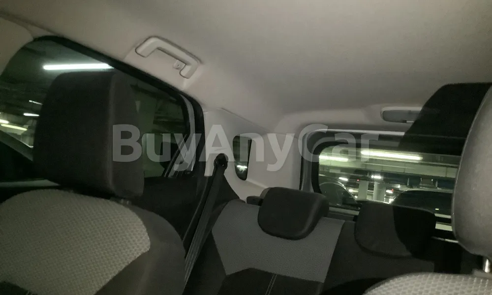 Vehicle photo 9