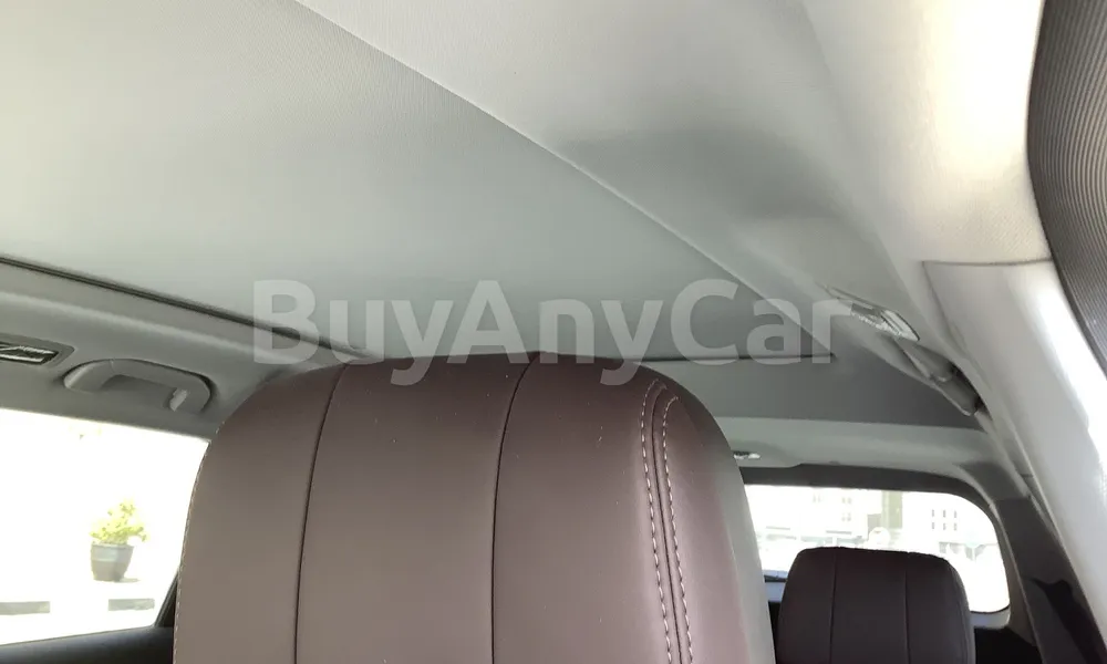 Vehicle photo 9