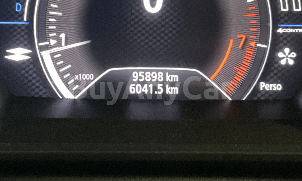 Vehicle photo 7