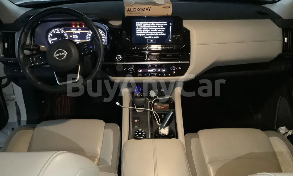 Vehicle photo 8