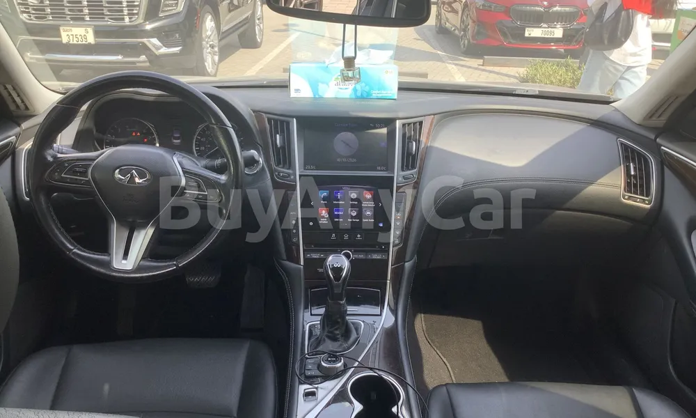 Vehicle photo 8