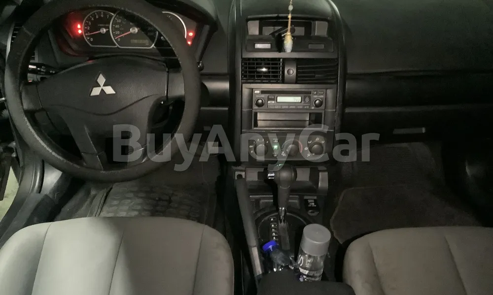 Vehicle photo 9