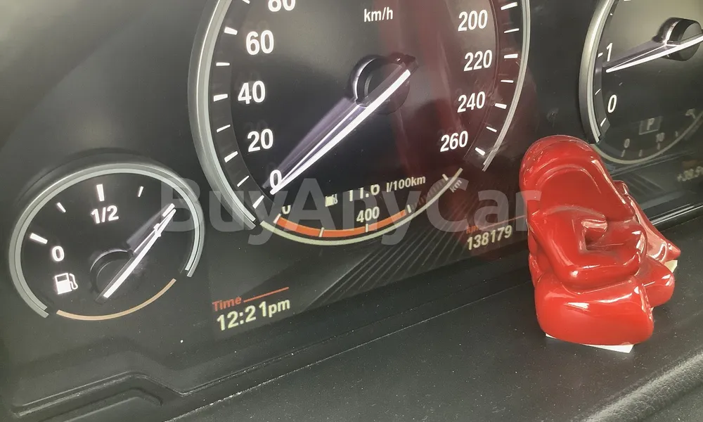 Vehicle photo 8