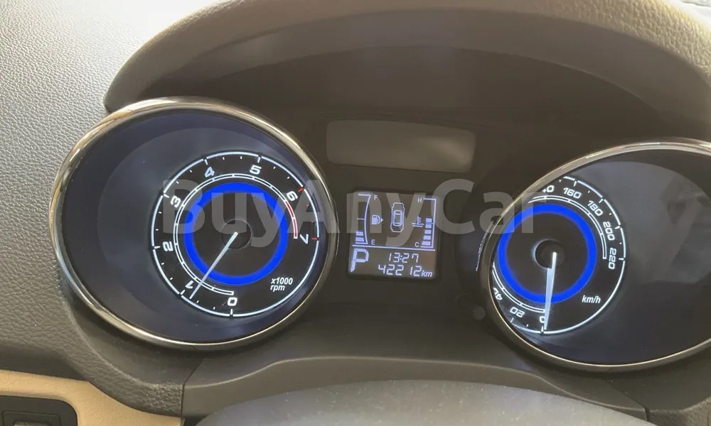 Vehicle photo 7