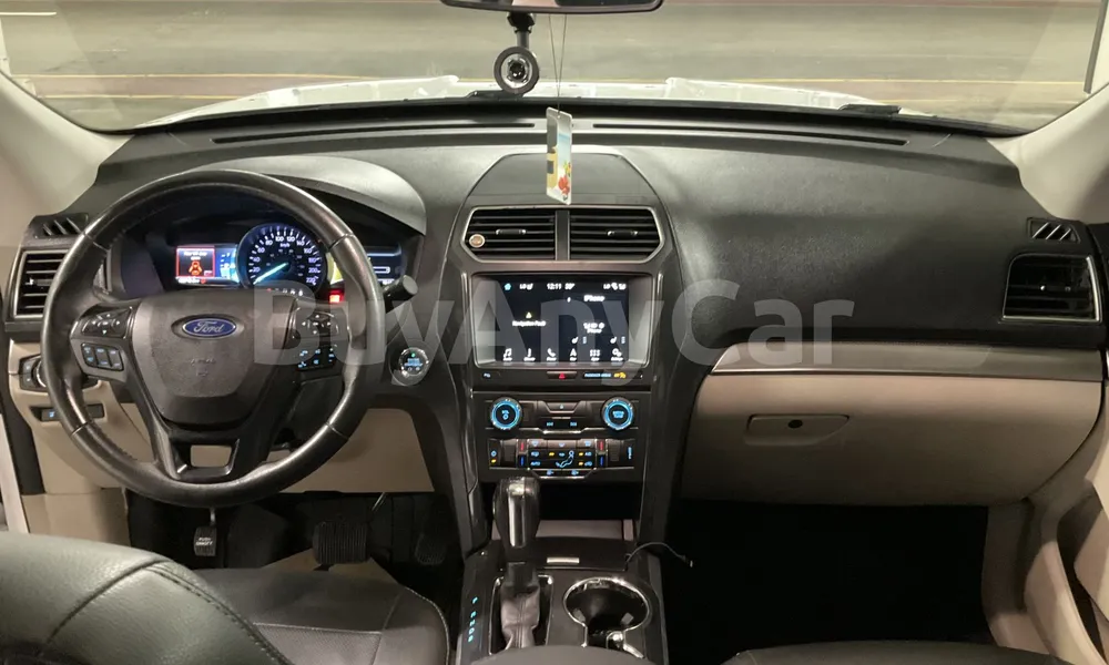 Vehicle photo 8