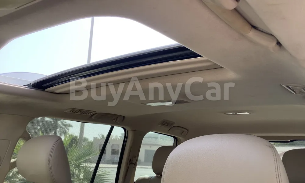 Vehicle photo 9
