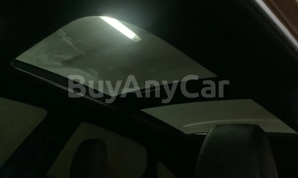 Vehicle photo 9