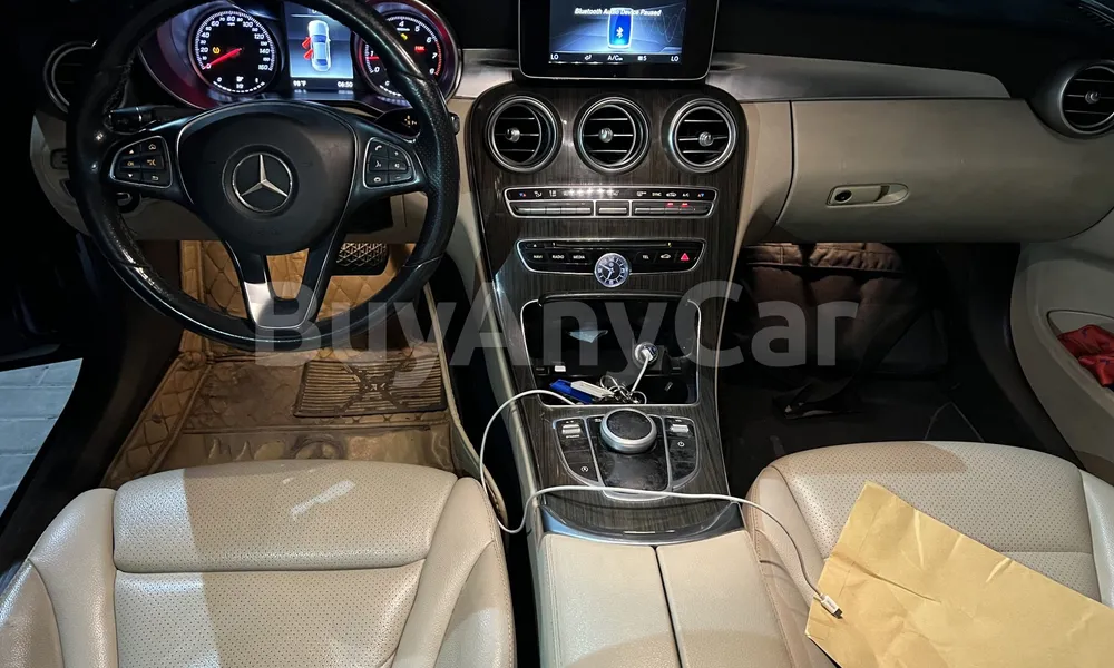 Vehicle photo 9