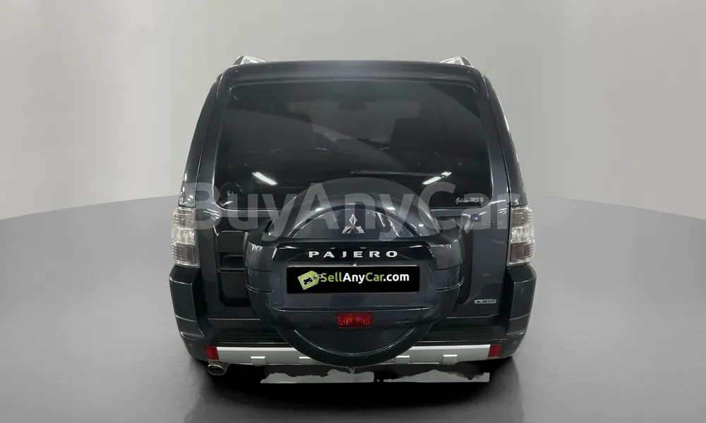 Vehicle photo 2