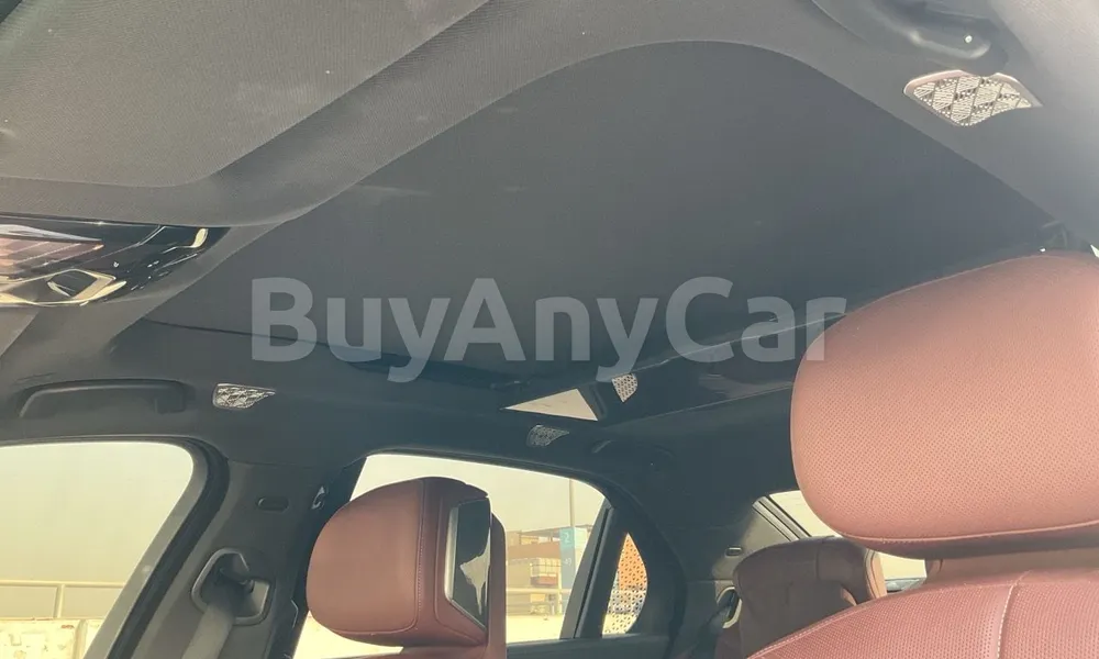 Vehicle photo 9