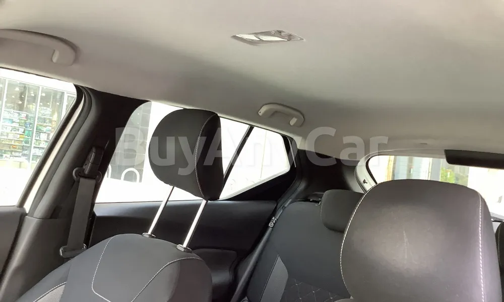 Vehicle photo 9