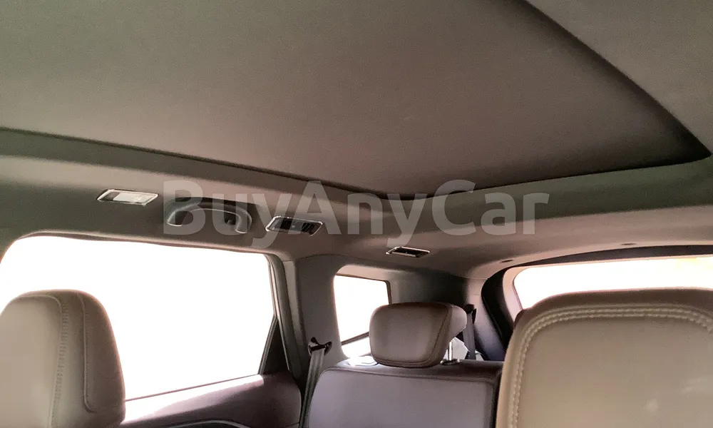 Vehicle photo 9
