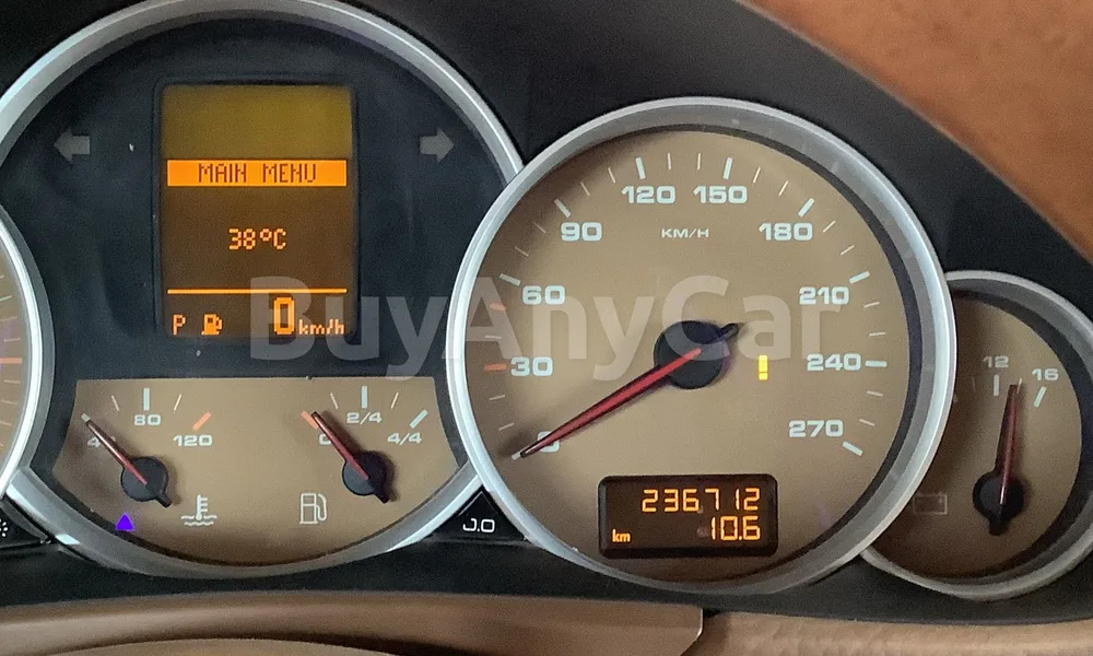 Vehicle photo 9