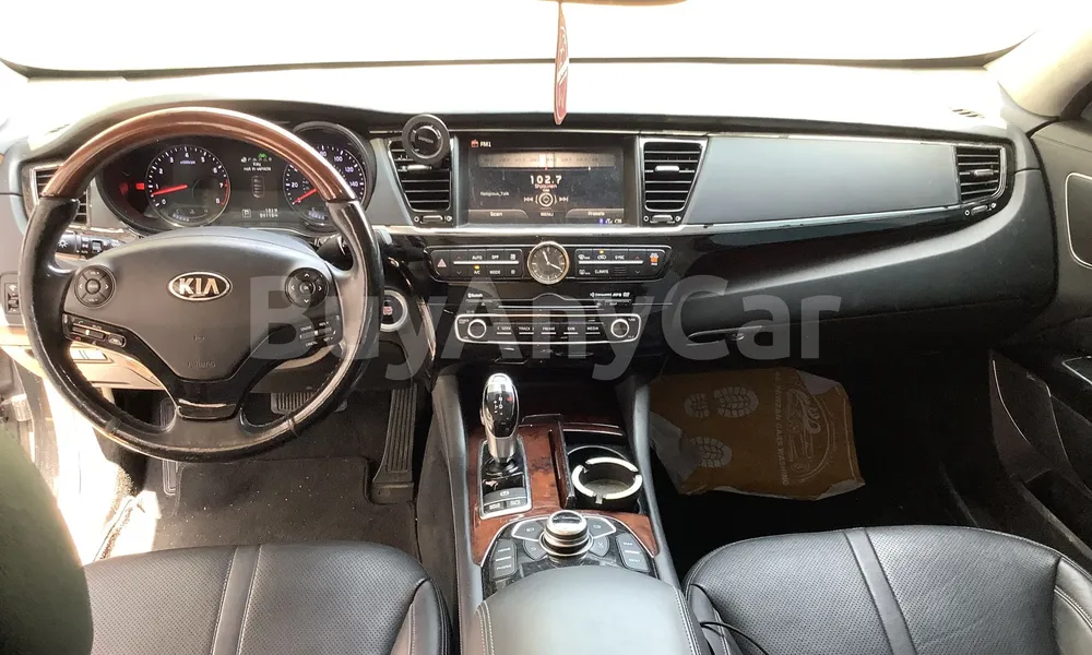 Vehicle photo 8