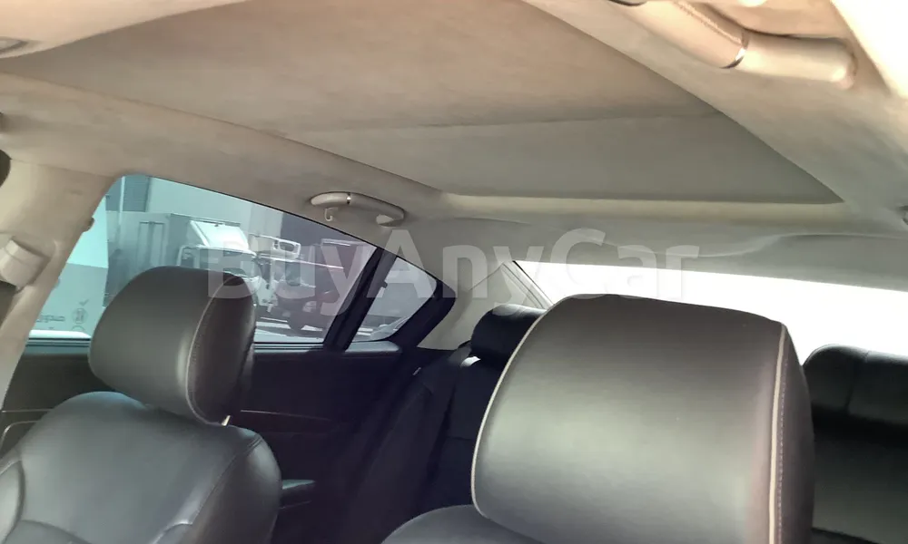Vehicle photo 9