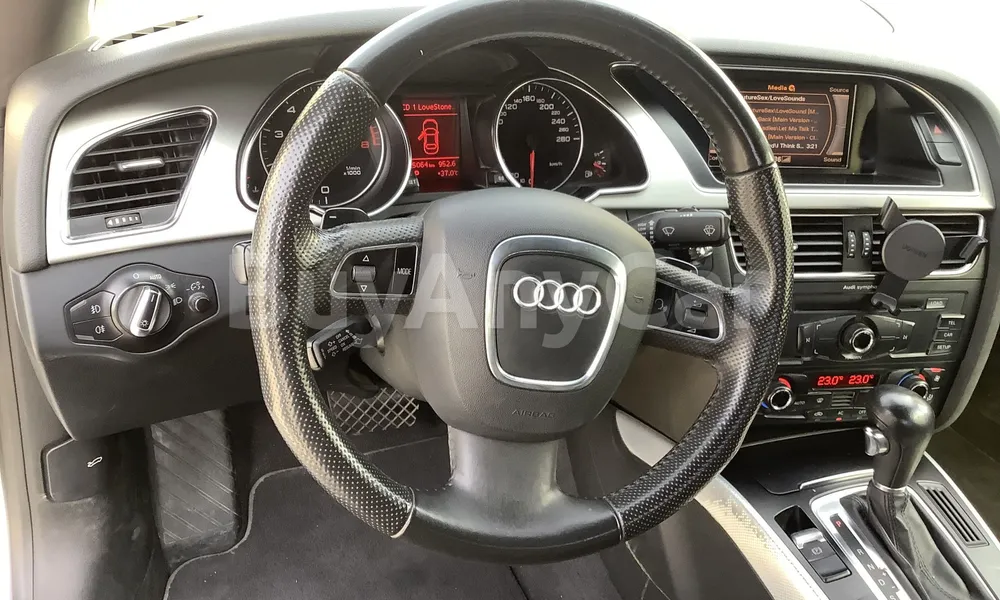 Vehicle photo 8