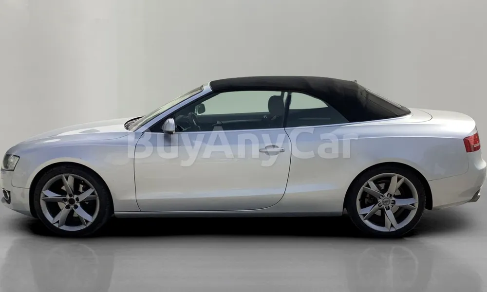 Vehicle photo 4