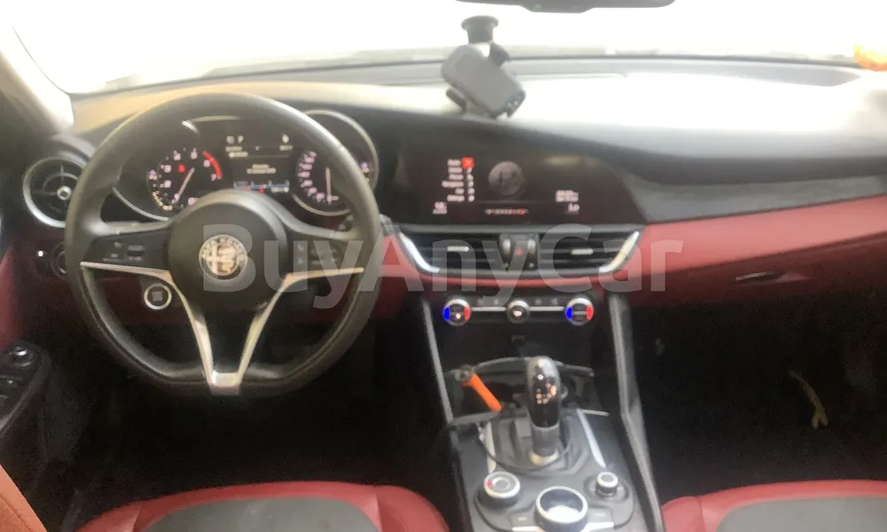 Vehicle photo 8