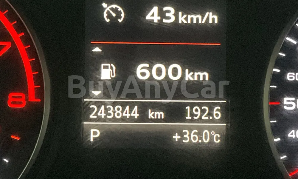 Vehicle photo 9