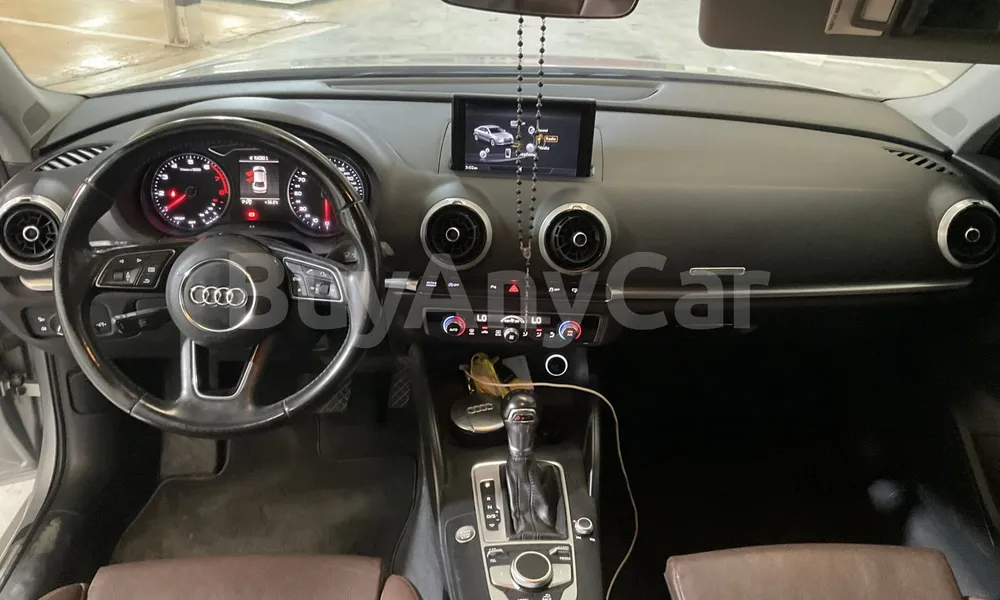 Vehicle photo 8