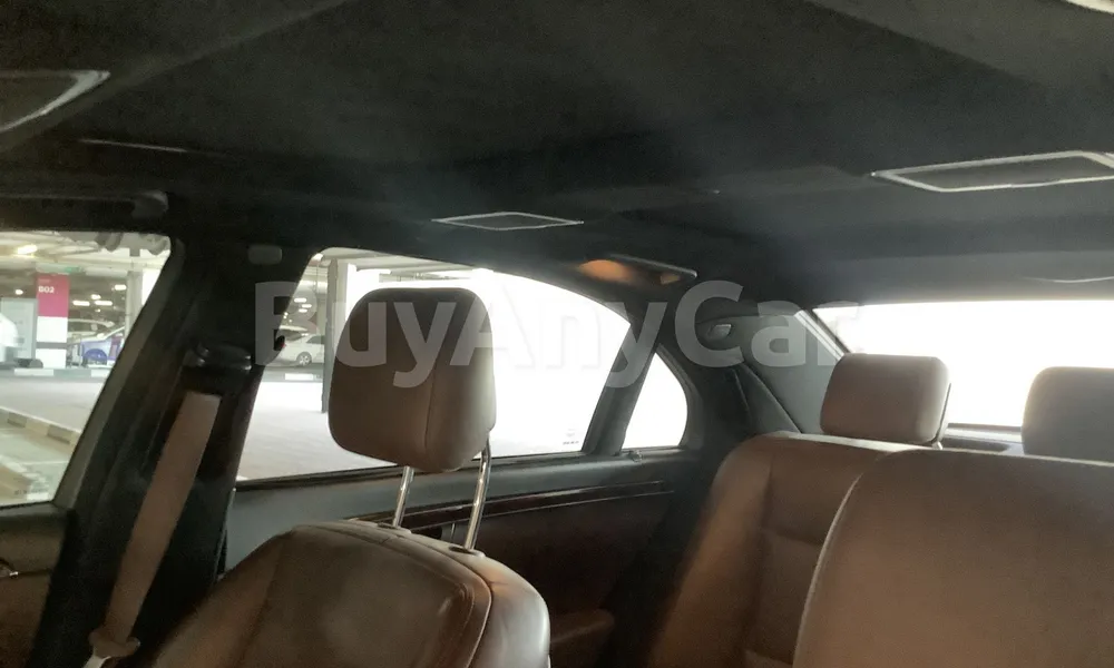 Vehicle photo 9