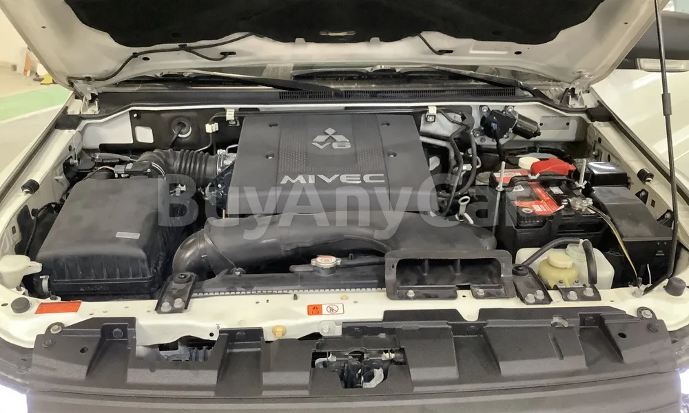 Vehicle photo 7