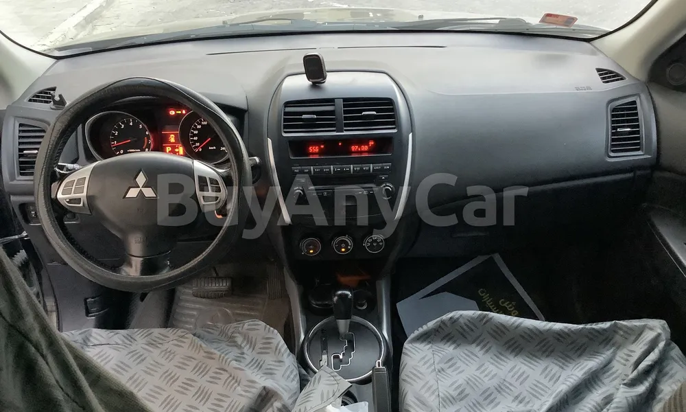 Vehicle photo 9