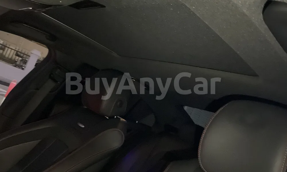 Vehicle photo 9