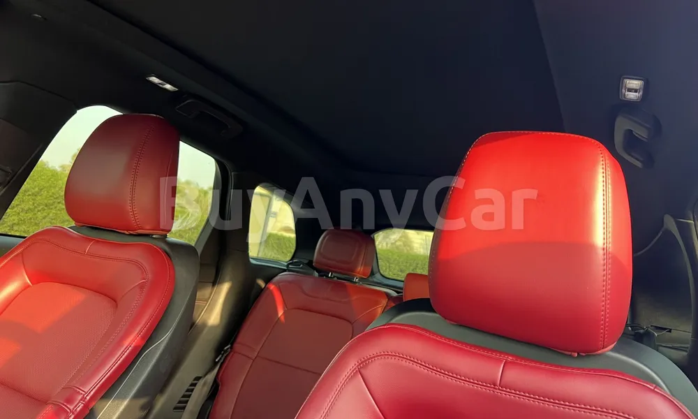 Vehicle photo 7