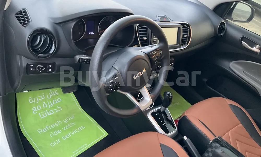 Vehicle photo 7