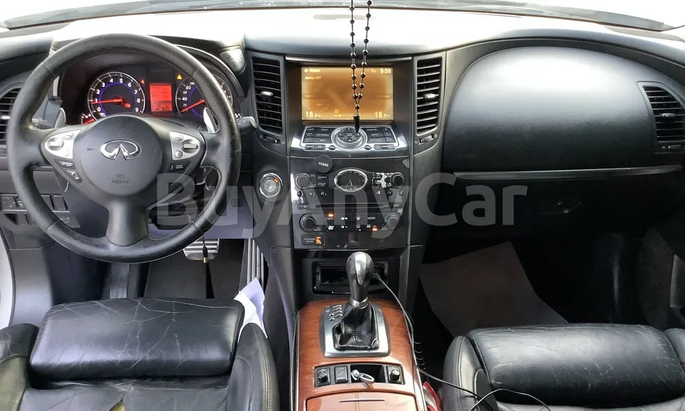 Vehicle photo 9