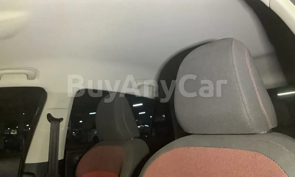 Vehicle photo 8