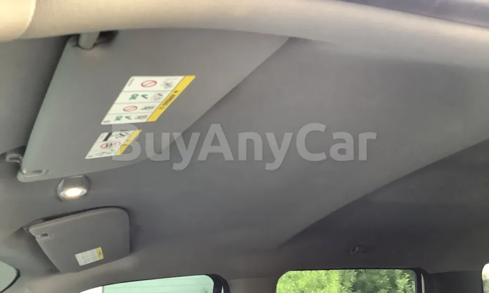 Vehicle photo 9