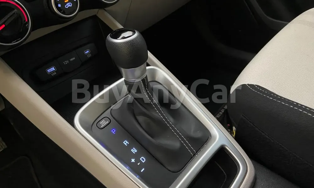 Vehicle photo 12