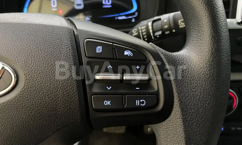 Vehicle photo 10