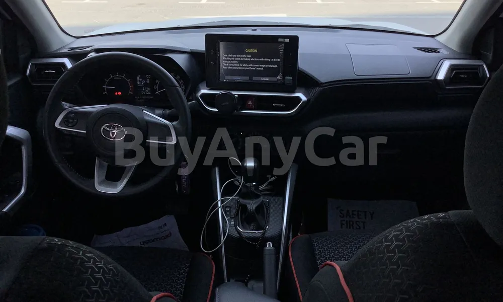 Vehicle photo 8