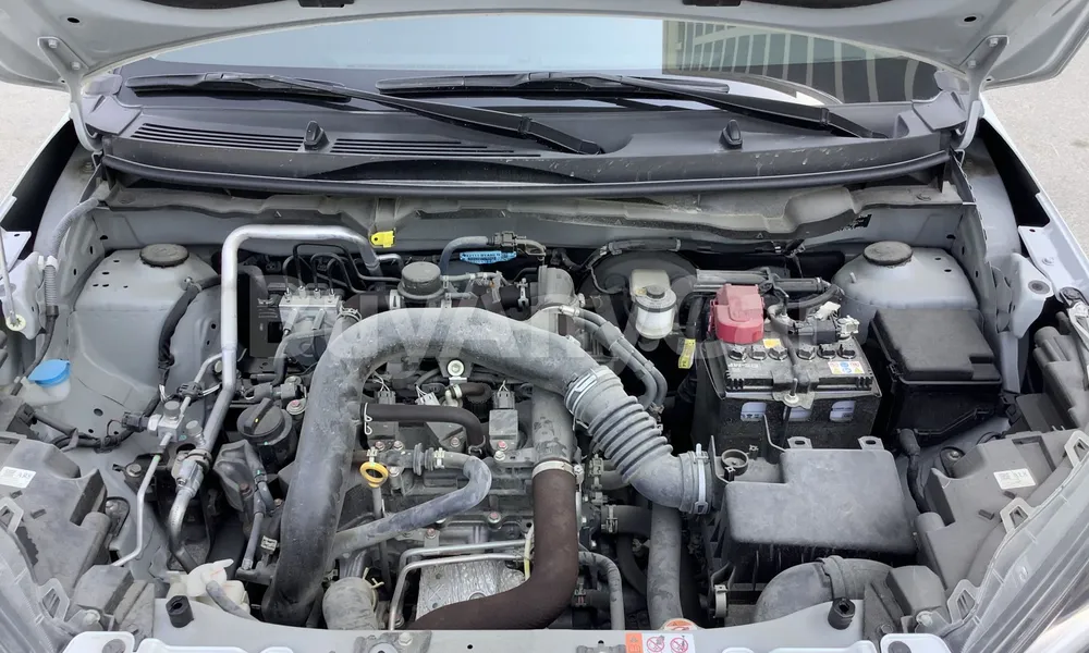 Vehicle photo 6