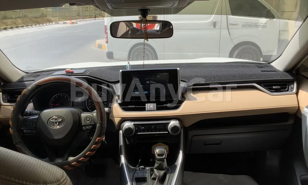 Vehicle photo 8
