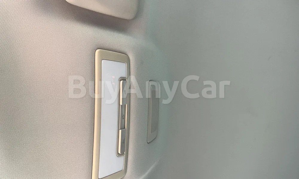 Vehicle photo 11
