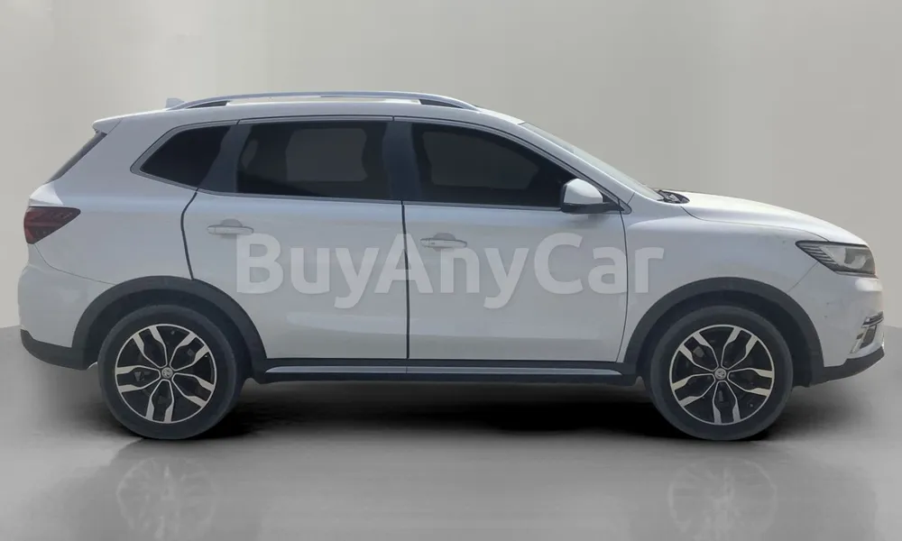 Vehicle photo 5