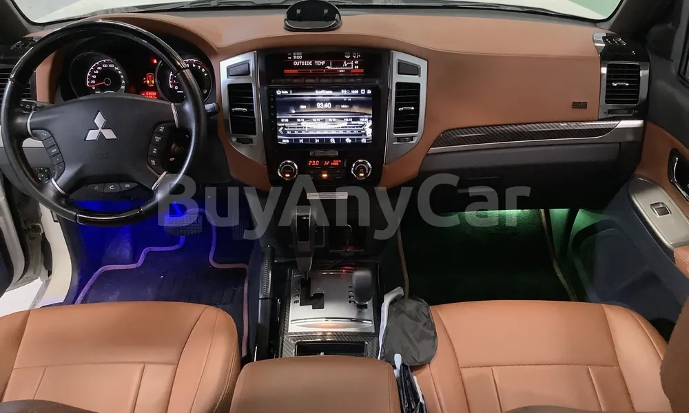 Vehicle photo 8
