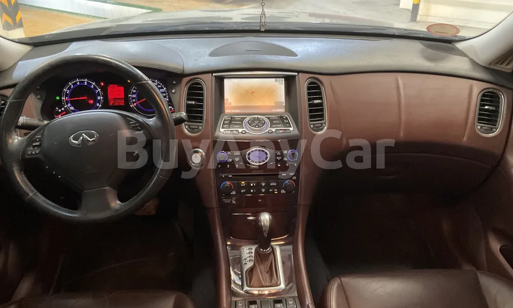 Vehicle photo 8