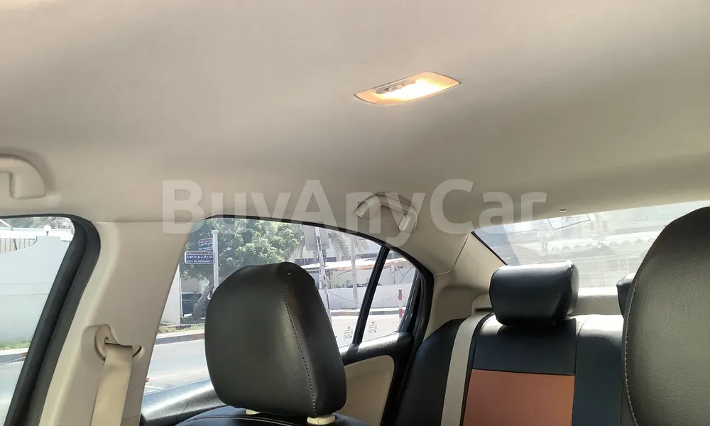 Vehicle photo 9