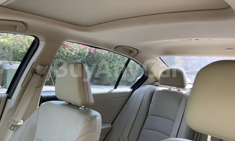 Vehicle photo 9
