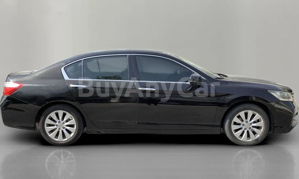 Vehicle photo 3