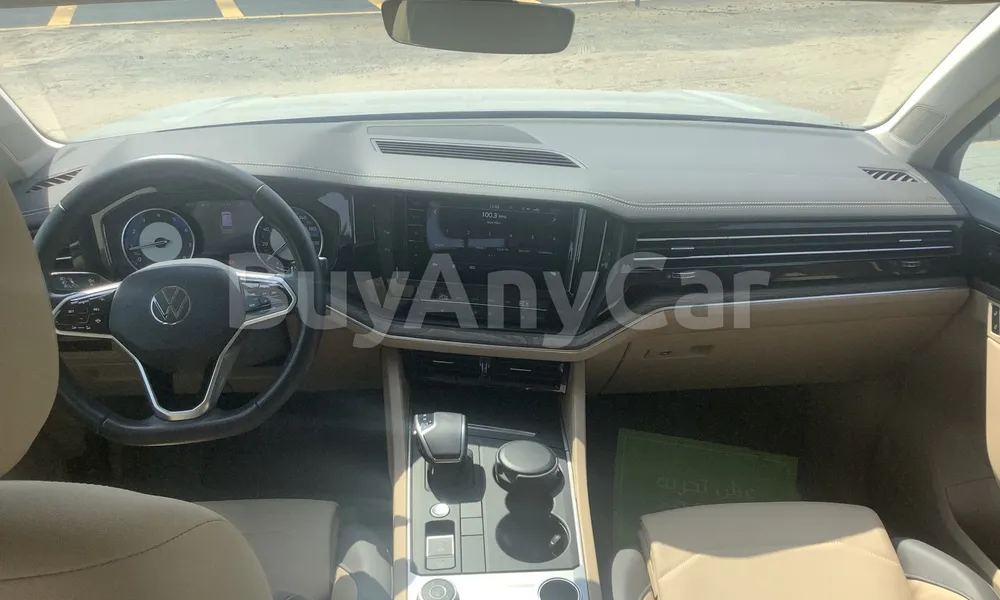 Vehicle photo 9
