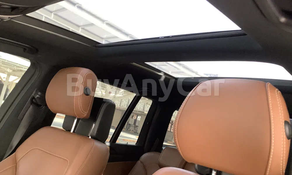 Vehicle photo 9